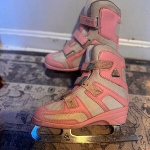 Girls Softec Pink Ice Skates size 3 with Velcro straps nice condition